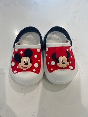 Disney White Kids Light Up Clogs with Red Minnie & Mickey Accents